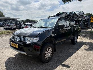 Mitsubishi L-200 4x4 2.5 DI-D Club Cab Invite 4X4 MOTORSCHADE !!!! 2014/3