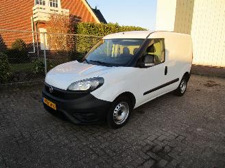 krockskadad bil bedrijf Fiat Doblo 1.6 D MJ Airco Radio/CD 6-Bak 2022/2