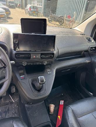 Toyota Proace CITY 1.2 Turbo L1 Challenger picture 17