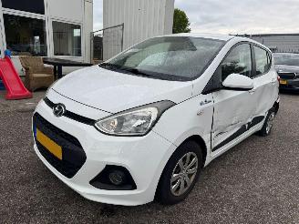 Damaged car Hyundai I-10 Hyundai i10 1.0i i-Motion Comfort 2016/3