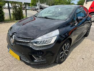 damaged passenger cars Renault Clio 0.9 TCe Intens 2017/4