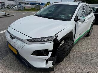 damaged passenger cars Hyundai Kona Fashion 64 kWh AUTOMAAT 2020/12