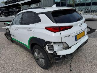 Hyundai Kona Fashion 64 kWh AUTOMAAT picture 3