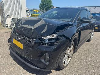 damaged passenger cars Audi Q4 40 Launch edition S Competition 77 kWh 2021/12