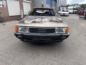 krockskadad bil bedrijf Audi 100 100 (C3), Sedan, 1982 / 1991 2.2 CS,CD 1986/1