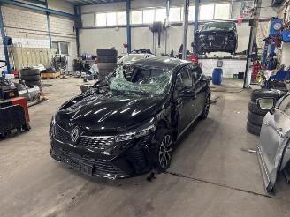 Vrakbiler auto Renault Clio Clio V (RJAB), Hatchback 5-drs, 2019 1.0 TCe 90 12V 2024/4