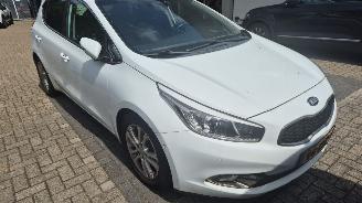 Voiture accidenté Kia Cee d CEE D 1.6 BENZINE AIRO 2012/7