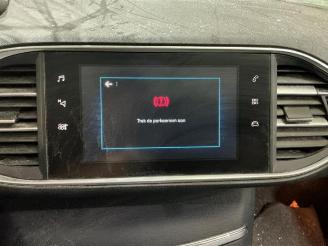 Peugeot 308 308 SW (L4/L9/LC/LJ/LR), Combi 5-drs, 2014 / 2021 1.2 12V e-THP PureTech 130 picture 29