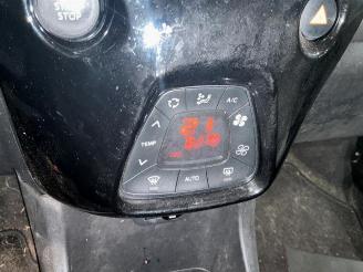 Peugeot 108 108, Hatchback, 2014 1.0 12V picture 12