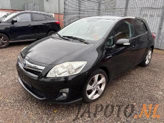 Vrakbiler auto Toyota Auris Auris (E15), Hatchback, 2006 / 2012 1.8 16V HSD Full Hybrid 2011/12