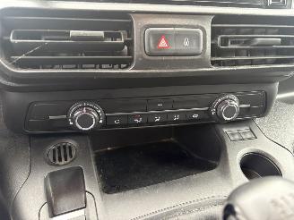 Peugeot Partner 1.5 Bleuhdi 73KW Clima Navi Premium NAP picture 11