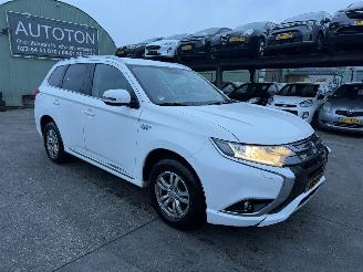 skadebil auto Mitsubishi Outlander 2.0 PHEV 89KW Autom. Clima Navi Led Business Edition NAP 2015/12