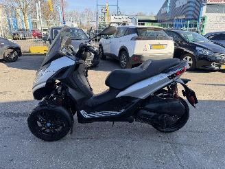krockskadad bil auto Piaggio MP3 300 19KW HPE Sport Led 2023/5