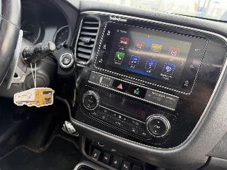 Mitsubishi Outlander 2.4 PHEV 99KW Autom. Clima Navi Schuifdak S-Edition NAP picture 9