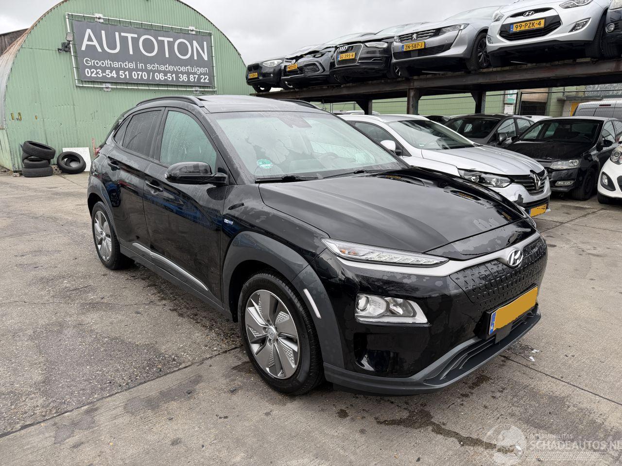 Hyundai Kona 64 kWh EV 150KW Schuifdak Clima Navi Led Fashion