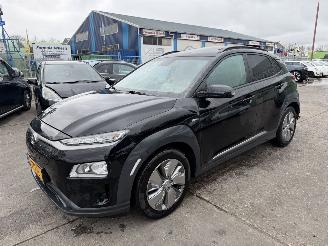 skadebil auto Hyundai Kona 64 kWh EV 150KW Schuifdak Clima Navi Led Fashion 2021/9