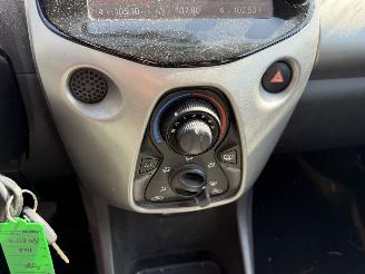 Toyota Aygo 1.0 VVT-I X-Play Airco Navi Led Camera 5-Drs picture 11