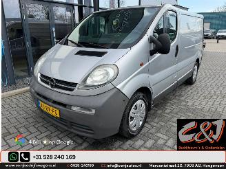 krockskadad bil auto Opel Vivaro  2006/2