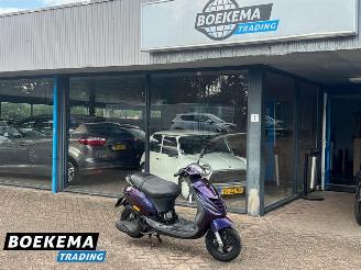 krockskadad bil bromfiets Piaggio  Zip 45KM 4T LED 2016/11