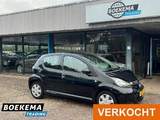 Schadeauto Toyota Aygo 1.0-12V Navigator Automaat Airco 5-Deurs 2011/1