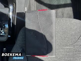 Citroën C3 1.2 PureTech Selection Automaat Navigatie Airco Cruise F1 picture 17