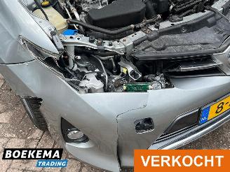 Toyota Auris Touring Sports 1.8 Hybrid Dynamic Navigatie Cruise Climate picture 16