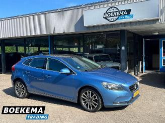 škoda osobní automobily Volvo V-40 2.0 D4 Summum Business Glazen Dak Navigatie Cruise 2014/7