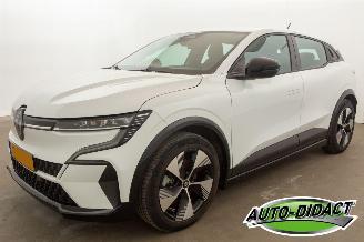 krockskadad bil auto Renault Mégane E-Tech No Active crash mode SOH 95% EV60 Optimum Charge Business Ed. 2024/2