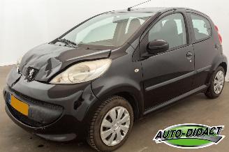 Damaged car Peugeot 107 1.0-12V XS Airco 2008/2