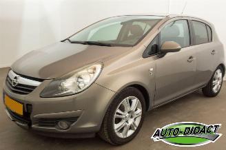 Damaged car Opel Corsa 1.4-16V Airco \\\\\\\'111\\\\\\\' Edition 2010/6