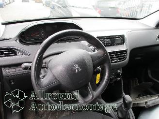 Peugeot 208 208 I (CA/CC/CK/CL) Hatchback 1.0 Vti 12V PureTech (EB0(ZMZ)) [50kW]  =
(03-2012/12-2019) picture 10