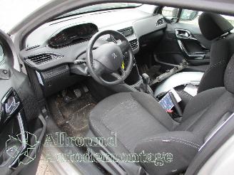 Peugeot 208 208 I (CA/CC/CK/CL) Hatchback 1.0 Vti 12V PureTech (EB0(ZMZ)) [50kW]  =
(03-2012/12-2019) picture 9