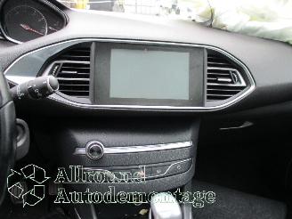 Peugeot 308 308 (L3/L8/LB/LH/LP) Hatchback 5-drs 1.2 12V e-THP PureTech 130 (EB2DT=
S(HNY)) [96kW]  (11-2013/06-2021) picture 11