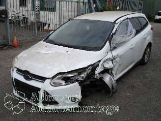 Vrakbiler auto Ford Focus Focus 3 Wagon Combi 1.0 Ti-VCT EcoBoost 12V 125 (M1DA(Euro 5)) [92kW] =
 (02-2012/05-2018) 2014/12