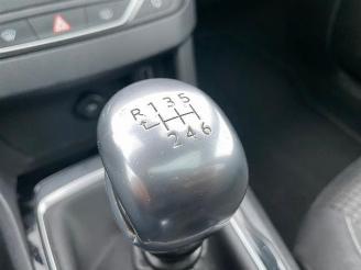 Peugeot 308 SW PureTech 1.2 Panorama / Navi / LED picture 19