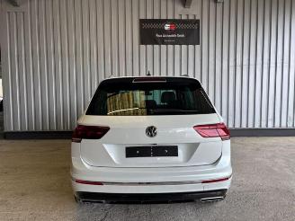 Volkswagen Tiguan Highline 2.0 TDI 4Motion R-Line Pano Voll picture 9