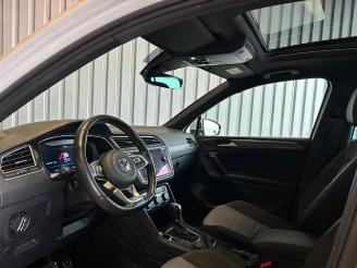 Volkswagen Tiguan Highline 2.0 TDI 4Motion R-Line Pano Voll picture 10