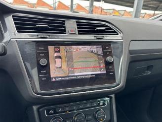 Volkswagen Tiguan Highline 2.0 TDI 4Motion R-Line Pano Voll picture 18