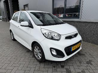 Vaurioauto  passenger cars Kia Picanto 1.0 CVVT ISG Plus Pack 2013/5