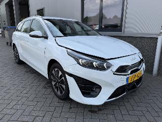 krockskadad bil auto Kia Ceed 1.6 GDI PHEV DynamicLine Sportswagon 2022/6