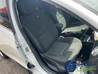 Renault Clio Clio IV (5R), Hatchback 5-drs, 2012 / 2021 0.9 Energy TCE 90 12V picture 31