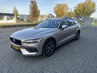 skadebil auto Volvo V-60 2.0 B3 Essential Edition 2024/1