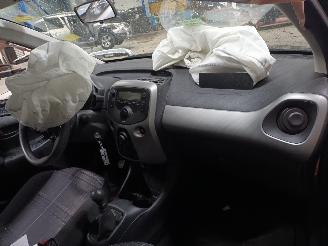 Peugeot 108 108 Hatchback 1.0 12V (1KRFE(CFB)) [51kW]  (05-2014/...) picture 5