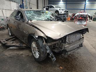 Jaguar XE XE Sedan 2.0 D E-Performance 16V (204DTD(AJ20D4)) [120kW]  (03-2015/..=
=2E) picture 2