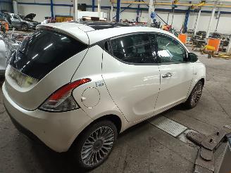 Lancia Ypsilon Ypsilon (312) Hatchback 0.9 TwinAir 85 (312.A.2000(Euro 5)) [63kW]  (0=
5-2011/...) picture 3