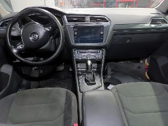Volkswagen Tiguan Tiguan (AD1) SUV 2.0 TDI 16V BlueMotion Techn.SCR 4Motion (DFGA) [110k=
W]  (01-2016/04-2024) picture 5