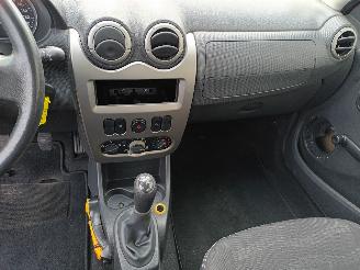 Dacia Sandero Sandero I (BS) Hatchback 1.6 (K7M-718) [64kW]  (06-2008/12-2012) picture 11