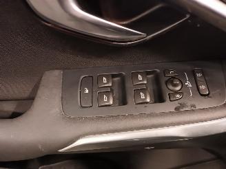 Volvo V-40 V40 (MV) Hatchback 5-drs 2.0 D2 16V (D4204T8(Euro 6b)) [88kW]  (02-201=
5/08-2019) picture 13