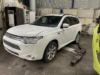 Vrakbiler auto Mitsubishi Outlander Outlander (GF/GG) SUV 2.0 16V PHEV 4x4 (Y61) [147kW]  (01-2014/12-2021=
) 2014/4