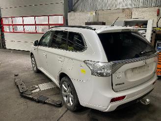 Mitsubishi Outlander Outlander (GF/GG) SUV 2.0 16V PHEV 4x4 (Y61) [147kW]  (01-2014/12-2021=
) picture 4